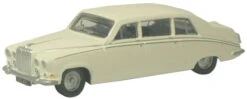 Oxford Diecast NDS001 N Scale Daimler DS420 Sedan Old English White