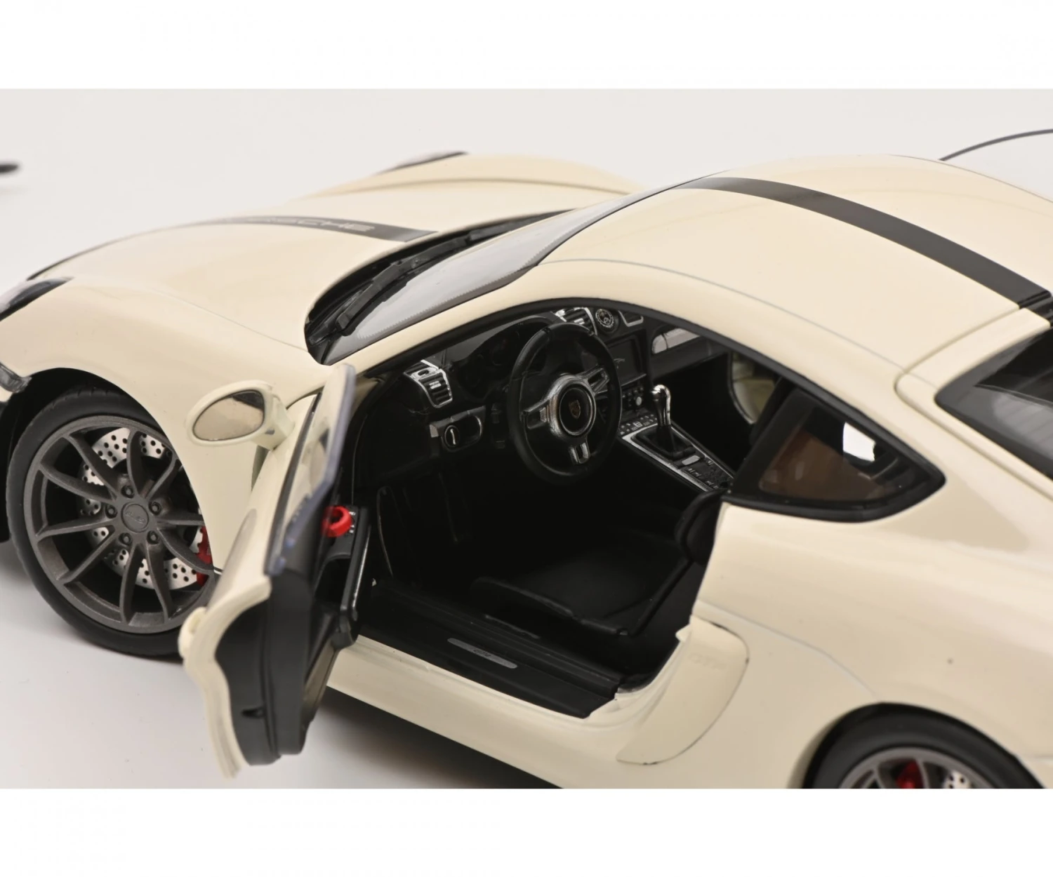 Schuco 450040500 (1:18) Porsche Cayman GT4 981 - Grandprix White 6 Schuco 450040500 (1:18) Porsche Cayman GT4 981 - Grandprix White - Image 6