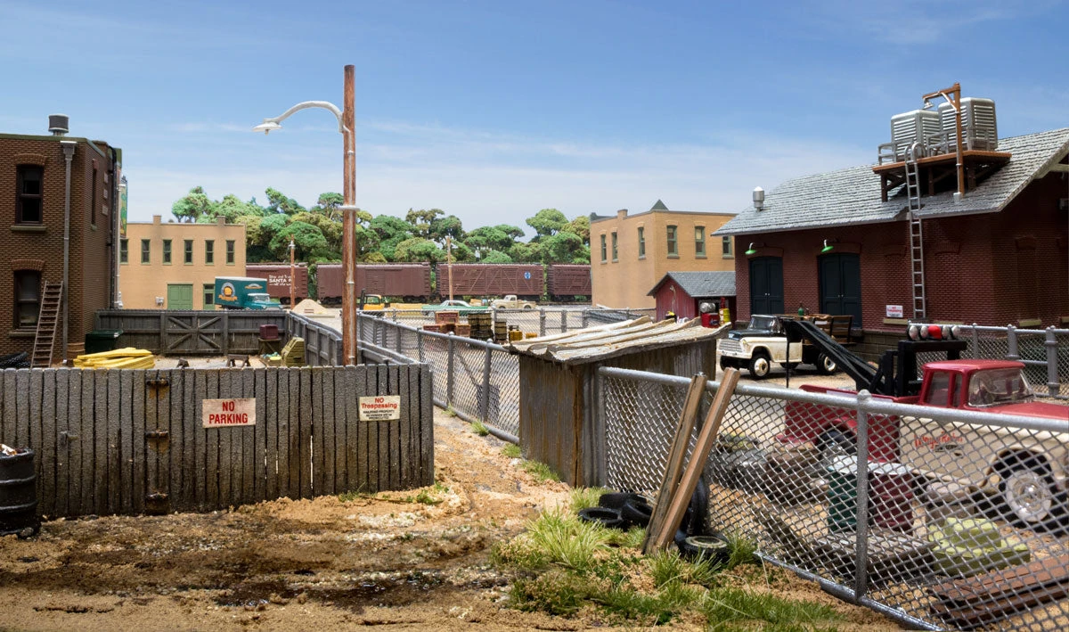 Woodland Scenics Woodland A3003 O Scale Chain Link Fence Kit 2 Woodland Scenics Woodland A3003 O Scale Chain Link Fence Kit - Image 2